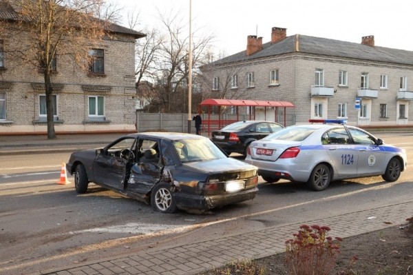 Фура и Ford столкнулись в центре Барановичей Фура и Ford столкнулись в центре Барановичей
