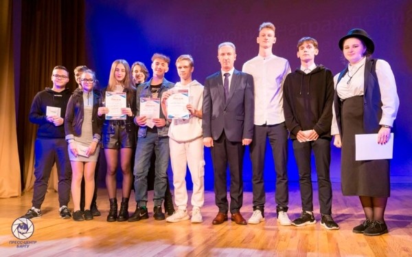 Молодые, креативные, творческие: в Барановичах отгремел фестиваль «Таланты БарГУ-2021»