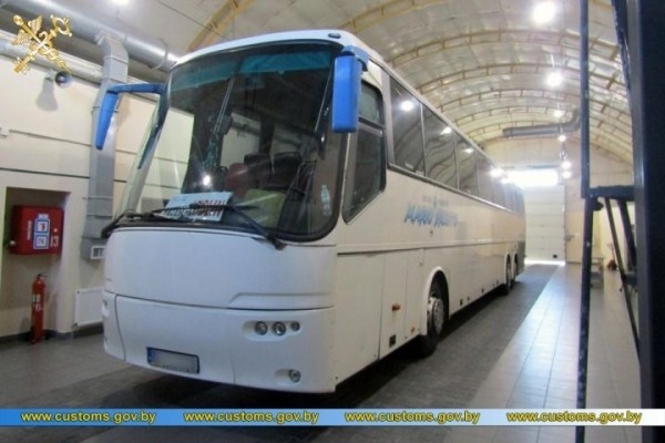 Польский водитель спрятал в тайниках автобуса 450 кг сыра. Случай на границе в Бресте Польский водитель спрятал в тайниках автобуса 450 кг сыра. Случай на границе в Бресте