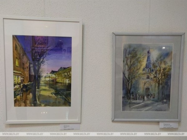 Художники-акварелисты представили свои работы в главном выставочном зале Бреста