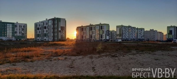 Сочными красками заиграл новый район близ медицинского комплекса в брестском «Заречье»