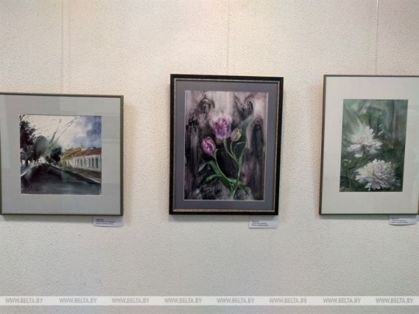 Художники-акварелисты представили свои работы в главном выставочном зале Бреста