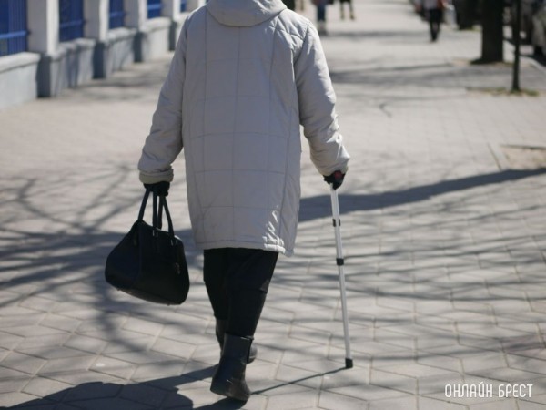 Пенсионерка перевела 54 тысячи долларов незнакомцу из интернета. Как так вышло? Пенсионерка перевела 54 тысячи долларов незнакомцу из интернета. Как так вышло?