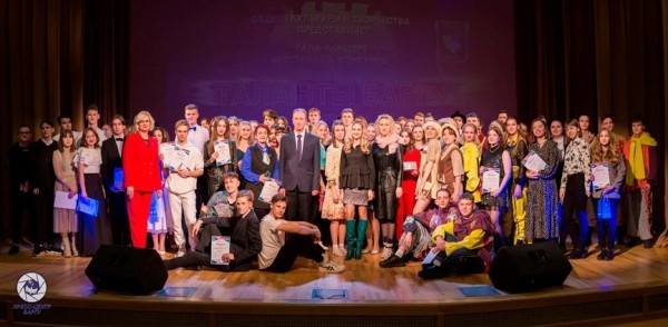 Молодые, креативные, творческие: в Барановичах отгремел фестиваль «Таланты БарГУ-2021»