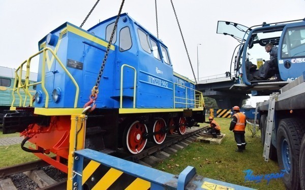 В Барановичи доставили 33-летний тепловоз. Зачем и куда его водрузили В Барановичи доставили 33-летний тепловоз. Зачем и куда его водрузили