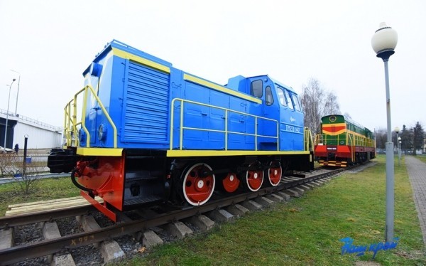 В Барановичи доставили 33-летний тепловоз. Зачем и куда его водрузили В Барановичи доставили 33-летний тепловоз. Зачем и куда его водрузили