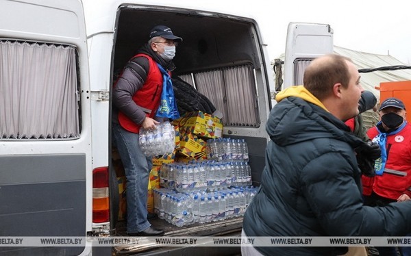 В лагерь беженцев на белорусско-польской границе прибыл гуманитарный груз