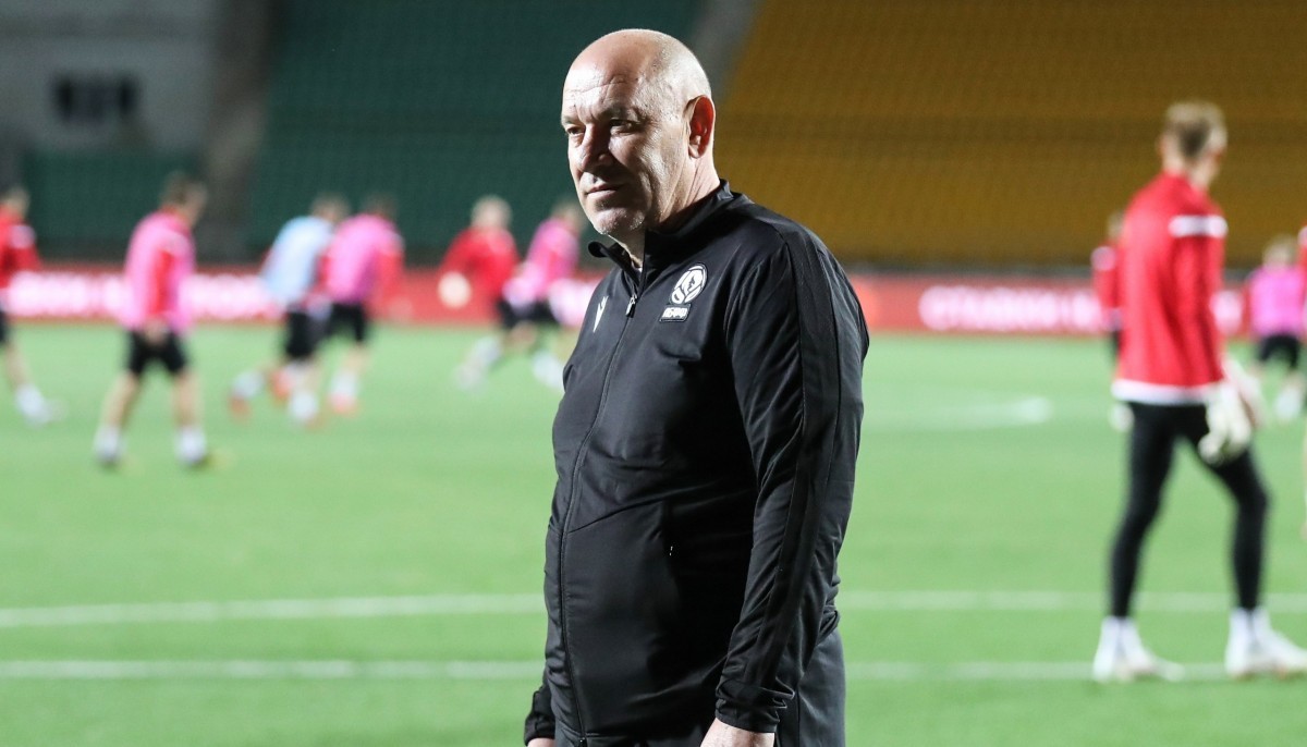 Кондратьев продолжит работу со сборной Беларуси по футболу