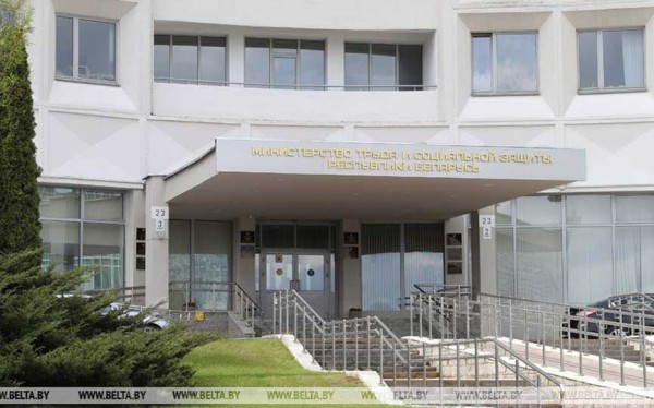 Пенсионный возраст, зарплаты бюджетников, возможности семейного капитала - какие новшества заработают с 1 января 2022 года