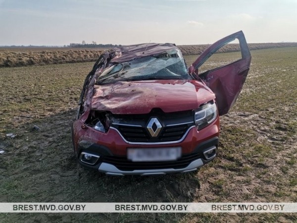 В Каменецком районе автомобиль «вылетел» в кювет В Каменецком районе автомобиль «вылетел» в кювет