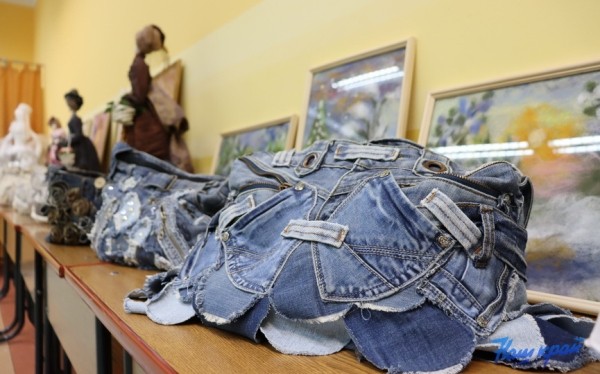 Выставка «Территория творчества» открылась в Барановичском колледже сферы обслуживания. Фоторепортаж