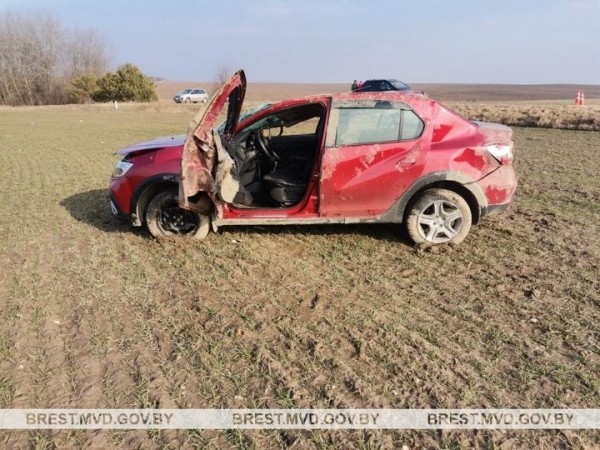 В Каменецком районе автомобиль «вылетел» в кювет В Каменецком районе автомобиль «вылетел» в кювет
