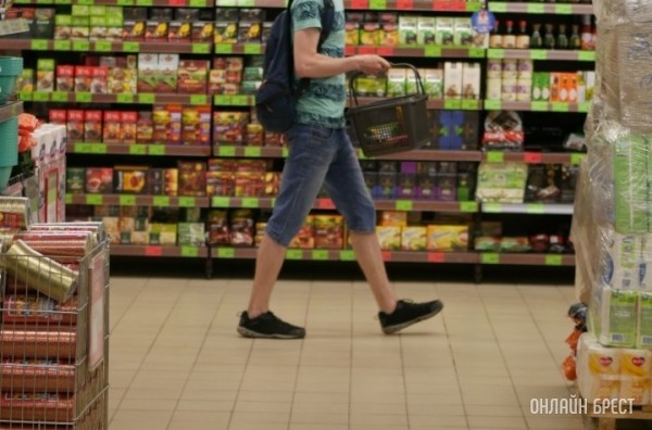 Надо ли покупателю предъявлять паспорт продавцу для получения книги жалоб