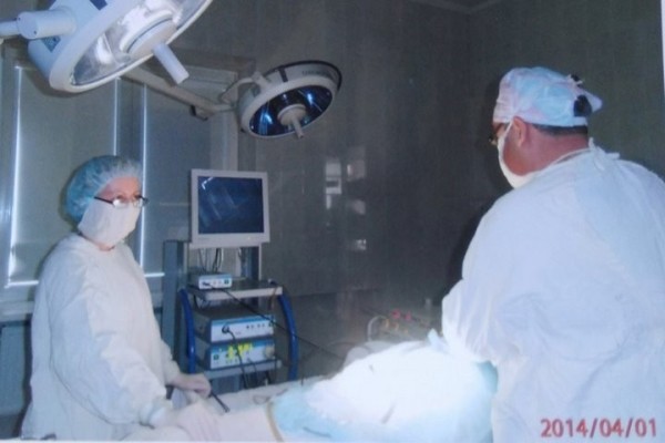 «Умеет читать мысли хирурга». Интервью с операционной медсестрой из Брестской области