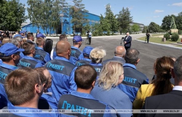 Александр Лукашенко посещает с рабочей поездкой Брестскую область