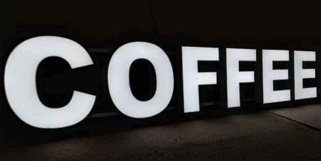 Вывески с подсветкой: особенности и преимущества