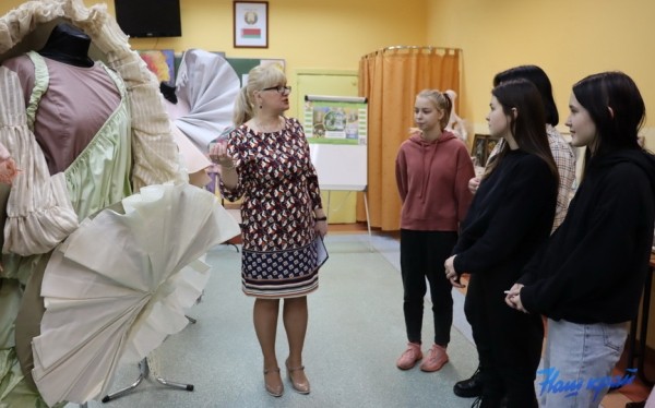 Выставка «Территория творчества» открылась в Барановичском колледже сферы обслуживания. Фоторепортаж