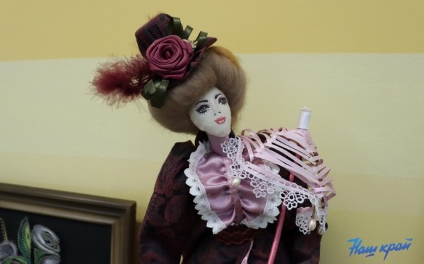 Выставка «Территория творчества» открылась в Барановичском колледже сферы обслуживания. Фоторепортаж