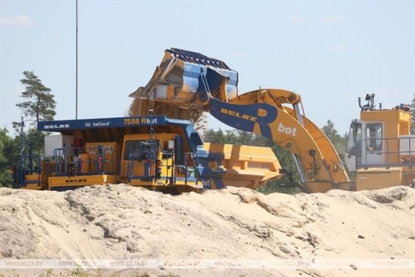 Александр Лукашенко посещает с рабочей поездкой Брестскую область