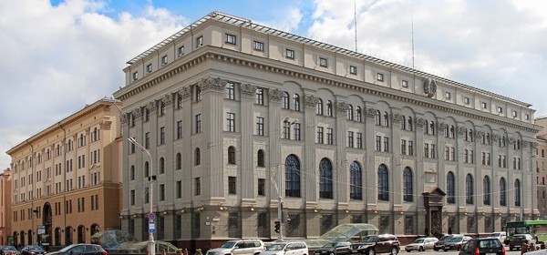 Евро больше 3 рублей после объявления военной операции. А в России остановили биржевые торги Евро больше 3 рублей после объявления военной операции. А в России остановили биржевые торги