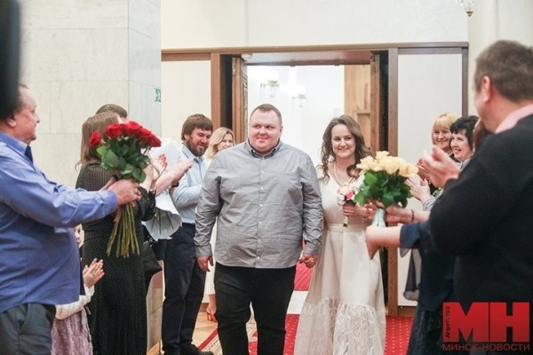 «Мы шли к этому 16 лет». Поговорили с молодоженами, которые решили заключить брак 22.02.2022