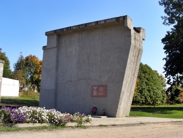 «Стрельба длилась очень долго… Земля шевелилась». Как уничтожали гетто в Барановичах