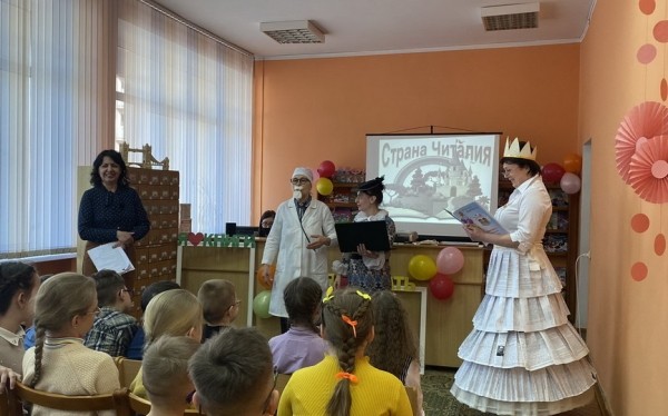 В Барановичах торжественно открыли Неделю детской и юношеской книги В Барановичах торжественно открыли Неделю детской и юношеской книги