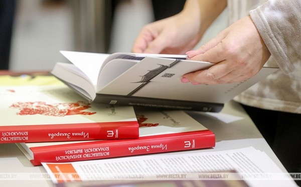 Более 800 книг китайских издательств представлено на выставке-ярмарке в Минске Более 800 книг китайских издательств представлено на выставке-ярмарке в Минске
