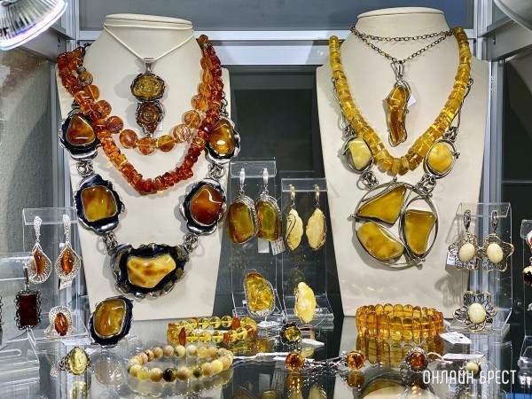 Экспозиция, которая вас удивит! Большой фоторепортаж с выставки «В мире самоцветов» в Бресте, посвященной эксклюзивным украшениям