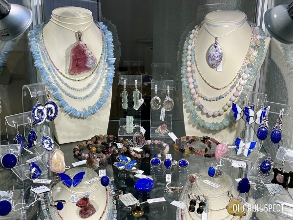 Экспозиция, которая вас удивит! Большой фоторепортаж с выставки «В мире самоцветов» в Бресте, посвященной эксклюзивным украшениям