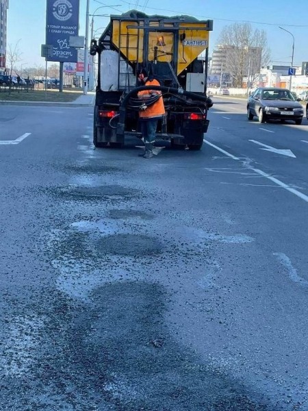 В Бресте продолжается ямочный ремонт дорог В Бресте продолжается ямочный ремонт дорог
