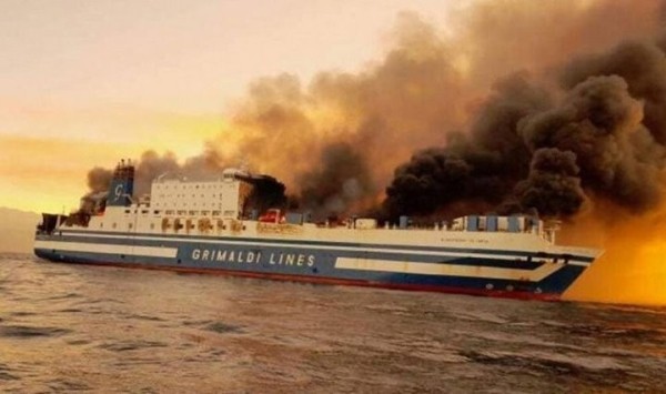 У берегов Греции горел итальянский паром. На борту было четыре белоруса У берегов Греции горел итальянский паром. На борту было четыре белоруса