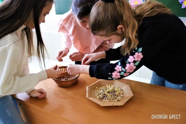 Читатель: Конкурсная программа к Международному женскому дню в средней школе № 28 г. Бреста
             
                Читатель: Конкурсная программа к Международному женскому дню в средней школе № 28 г. Бреста