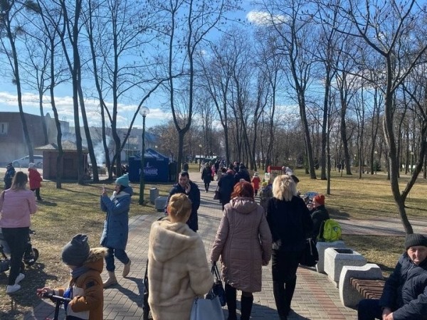 В Бресте на трёх городских площадках проходят традиционные масленичные гуляния В Бресте на трёх городских площадках проходят традиционные масленичные гуляния