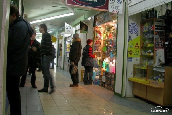 Магнитола – плюс 200 рублей, лампочка – на том же уровне. Как изменились цены на автотовары