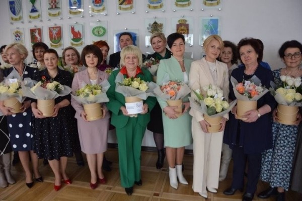 В горисполкоме чествовали женщин с наступающим 8 марта