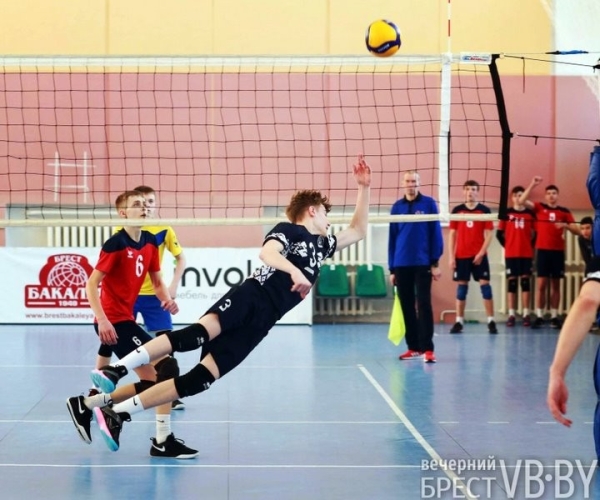 Брестские юноши выиграли серебро на домашнем турнире по волейболу Брестские юноши выиграли серебро на домашнем турнире по волейболу