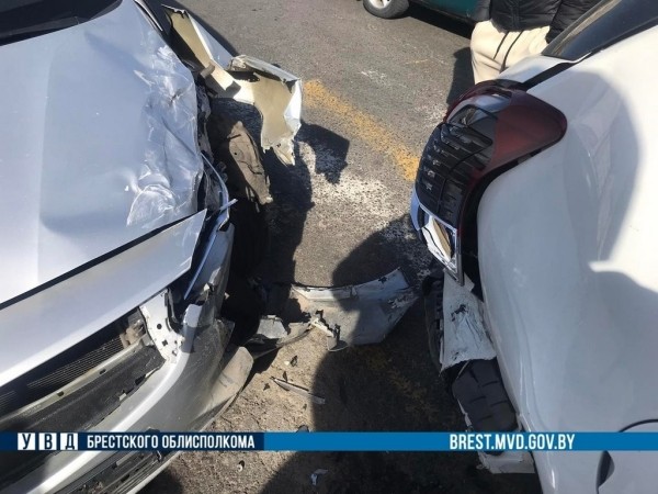 В Пинске столкнулись 4 авто