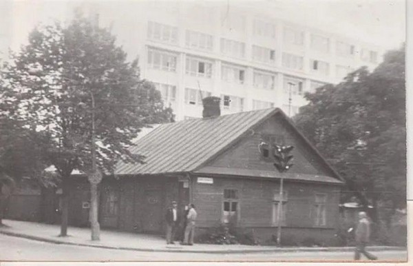 Узнали место? Брест, угол Пушкинской и Бульвара Космонавтов, 1980-е гг
Узнали место? Брест, угол Пушкинской и Бульвара Космонавтов, 1980-е гг