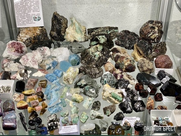Экспозиция, которая вас удивит! Большой фоторепортаж с выставки «В мире самоцветов» в Бресте, посвященной эксклюзивным украшениям