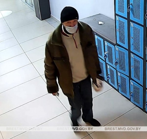 В Бресте разыскивают посетителя магазина на Машерова В Бресте разыскивают посетителя магазина на Машерова