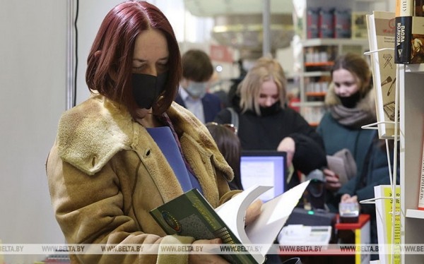 На открывшейся книжной ярмарке в Минске представлено 12 государств