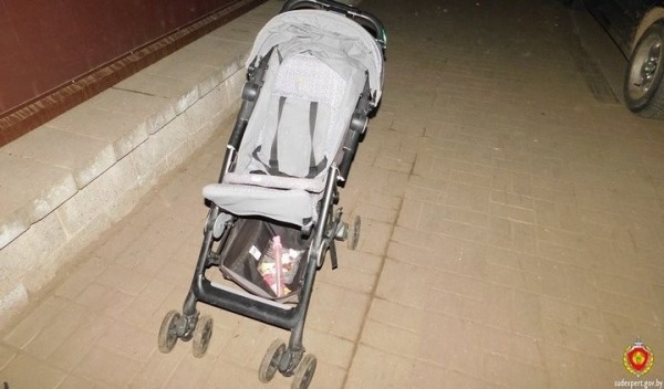 В Витебской области BMW вылетел на тротуар и сбил женщину с детьми. Дело возбудили в отношении водителя Nissan В Витебской области BMW вылетел на тротуар и сбил женщину с детьми. Дело возбудили в отношении водителя Nissan