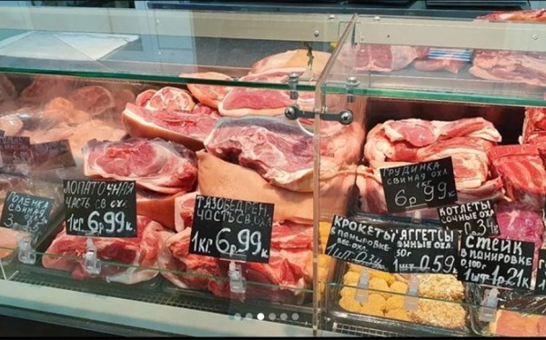 Барановичский парламентарий проверил цены на мясо и овощи в магазинах города