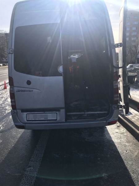 В Барановичах во время движения загорелась маршрутка с пассажирами В Барановичах во время движения загорелась маршрутка с пассажирами