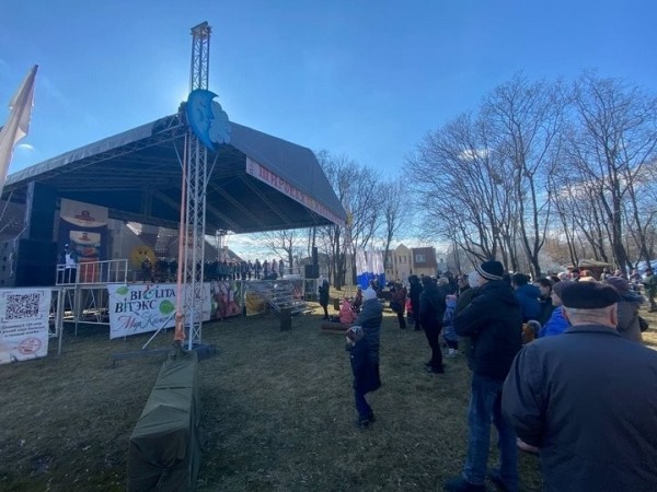 В Бресте на трёх городских площадках проходят традиционные масленичные гуляния В Бресте на трёх городских площадках проходят традиционные масленичные гуляния