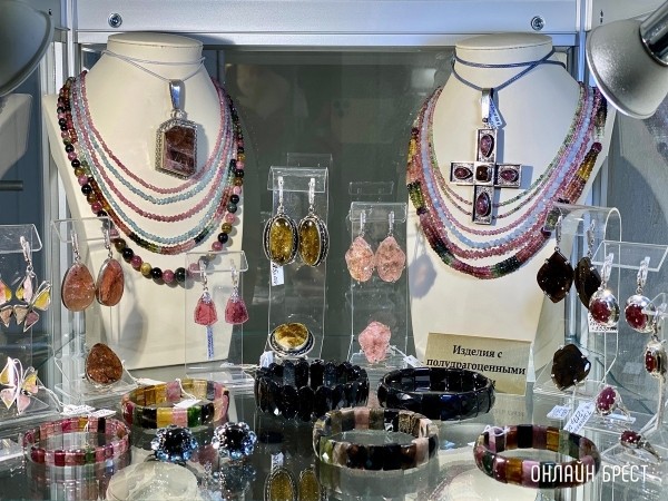 Экспозиция, которая вас удивит! Большой фоторепортаж с выставки «В мире самоцветов» в Бресте, посвященной эксклюзивным украшениям