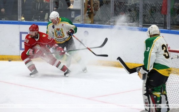 Дети из Донбасса побывали на хоккейном матче команды Президента