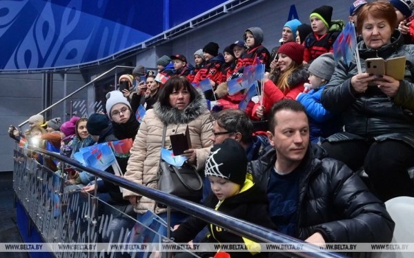 Дети из Донбасса побывали на хоккейном матче команды Президента