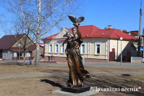 Еще одну скульптуру из усадьбы XIX века перевезли в Ляховичи